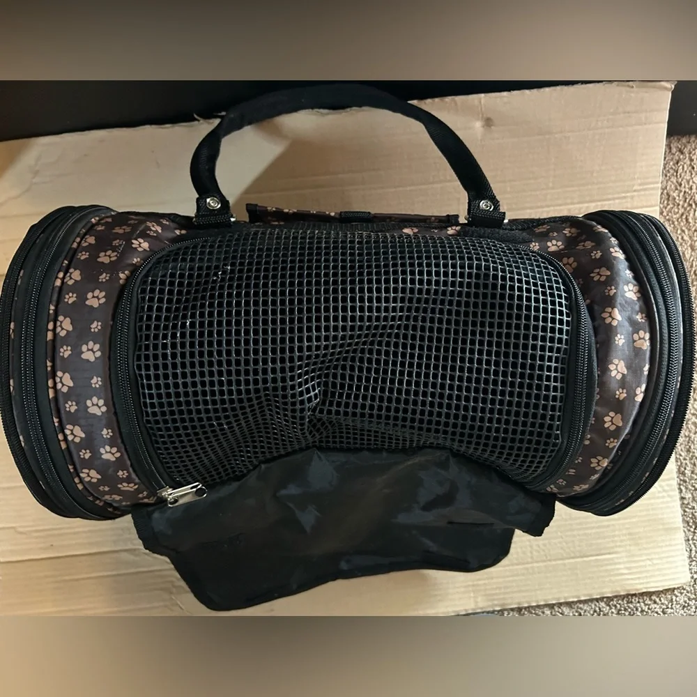 PREFER PETS HIDEAWAY CARRIER PAW PRINT